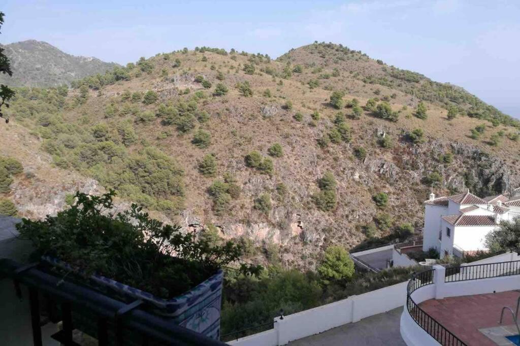 Precioso Apartamento De Dos Plantas Con Vistas Frigiliana Esterno foto
