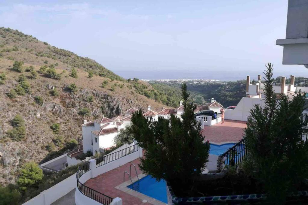 Precioso Apartamento De Dos Plantas Con Vistas Frigiliana Esterno foto