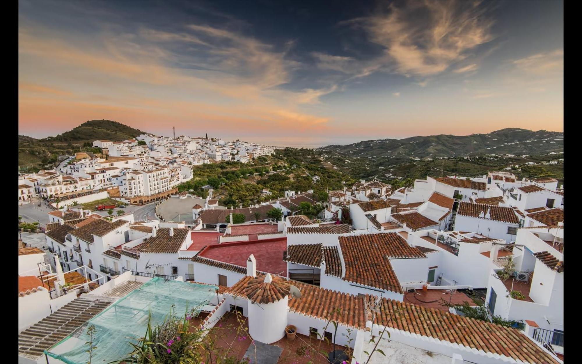 Precioso Apartamento De Dos Plantas Con Vistas Frigiliana Esterno foto